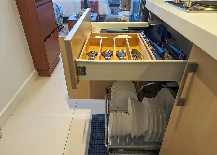 Bright & Stylish In Commonwealth, Up Diliman Apartamento Manila