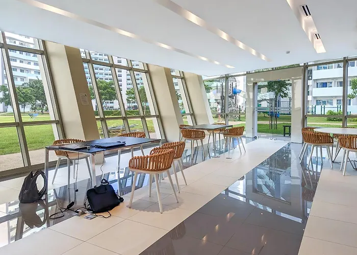 Bright & Stylish In Commonwealth, Up Diliman