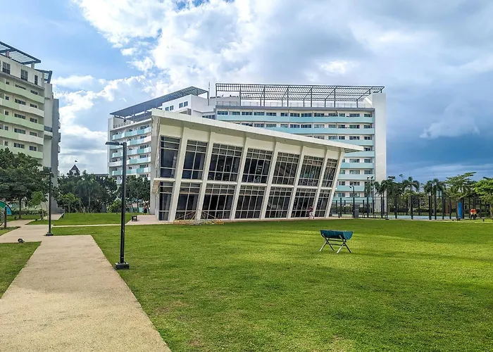 Bright & Stylish In Commonwealth, Up Diliman *